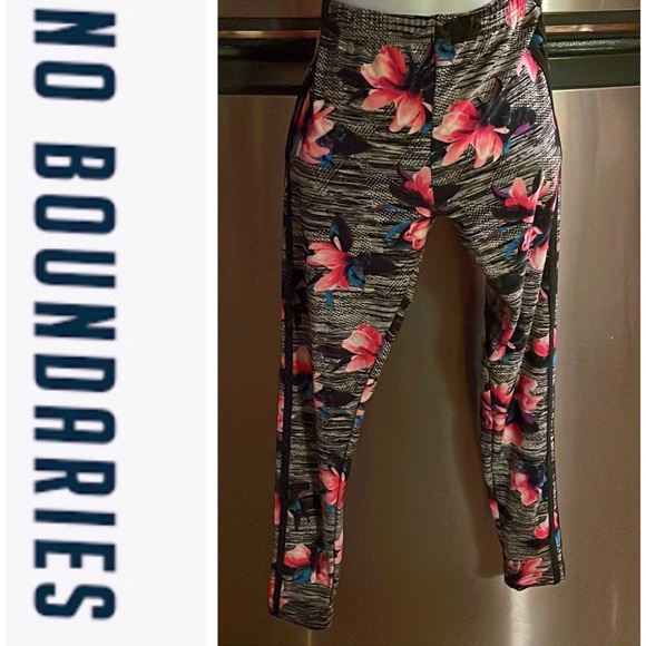 ‼️Free with Purchase‼️ Floral Leggings 🌺💜🦋 - Picture 3 of 13